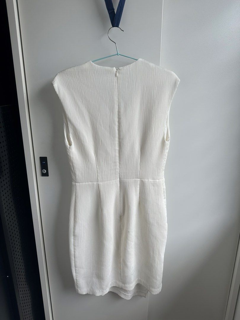 Cooper St White Ribbed Wrap Dress - Never worn (Category: Dresses) located in Lipa City. Submitted by kiangkong (Listing ID 1460558577, Image 2). Description: Gift from Australia but too big for me RRP approx ₱7,600 | Selling for ₱3,500 Never worn, Australian Brand - White textured dress by Cooper St. - V-neckline with cap sleeves - Zipper closure at the back - Knee-length - Ideal for events or a night out.