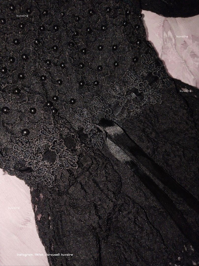 Coquette Gothic Top (Category: Longsleeves) located in Tacloban City. Submitted by kuvoire (Listing ID 1460672326, Image 3). Description: • size: Small •no flaws • vv pretty and comfy to wear • + sf.
