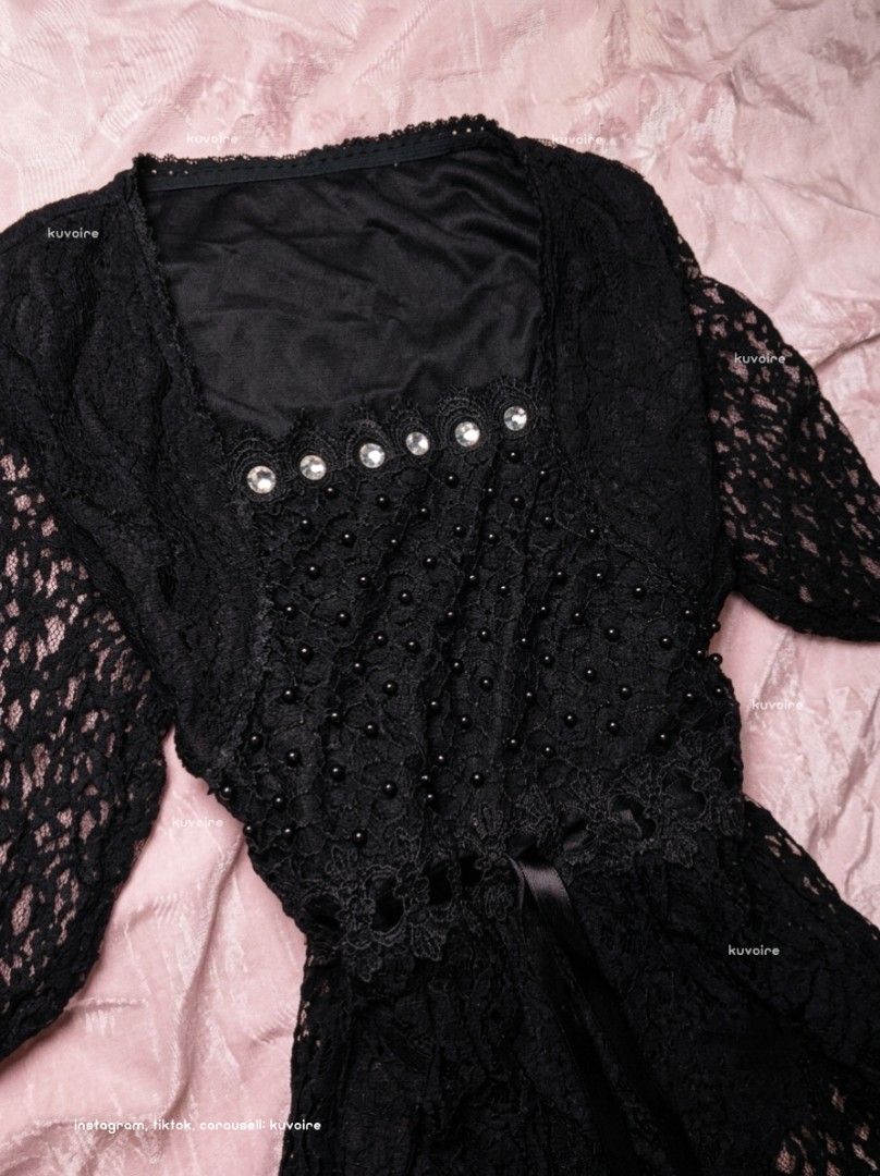 Coquette Gothic Top (Category: Longsleeves) located in Tacloban City. Submitted by kuvoire (Listing ID 1460672326, Image 2). Description: • size: Small •no flaws • vv pretty and comfy to wear • + sf.