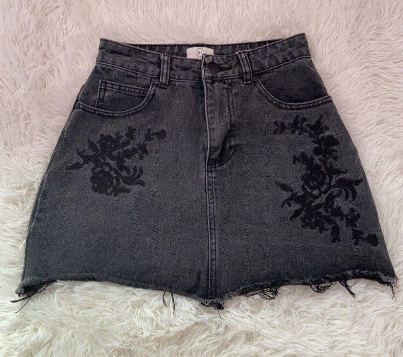Cotton On Black Denim Mini Skirt (Category: Skirts) located in Baliuag. Submitted by lovedbykirsh (Listing ID 1460690006, Image 1). Description: .