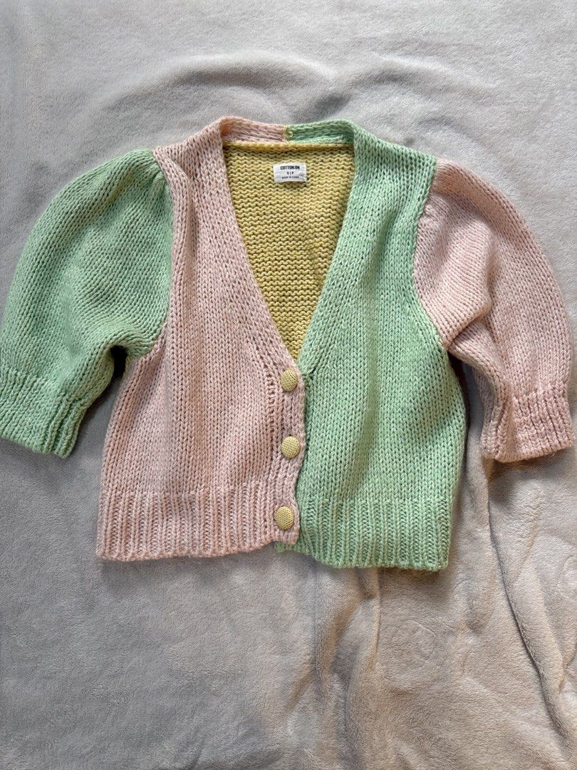 cotton on short sleevecardigan (Category: Others Tops) located in Manila. Submitted by i400ayla (Listing ID 1460592084, Image 1). Description: .