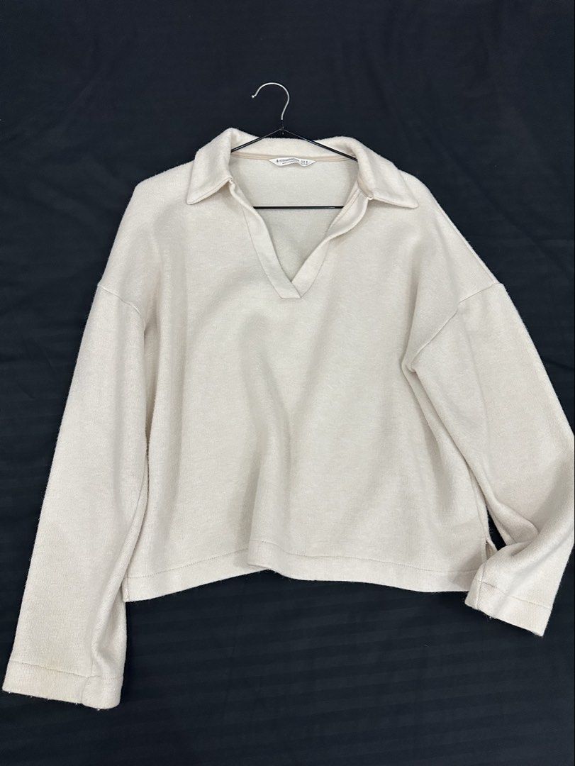STRADIVARIUS Cream Collared Oversized Knit Sweater (Category: Coats, Jackets and Outerwear) located in Cebu City. Submitted by zarizariii___ (Listing ID 1460699953, Image 2). Description: - Relaxed, oversized fit - Super soft and warm - Versatile wardrobe piece.