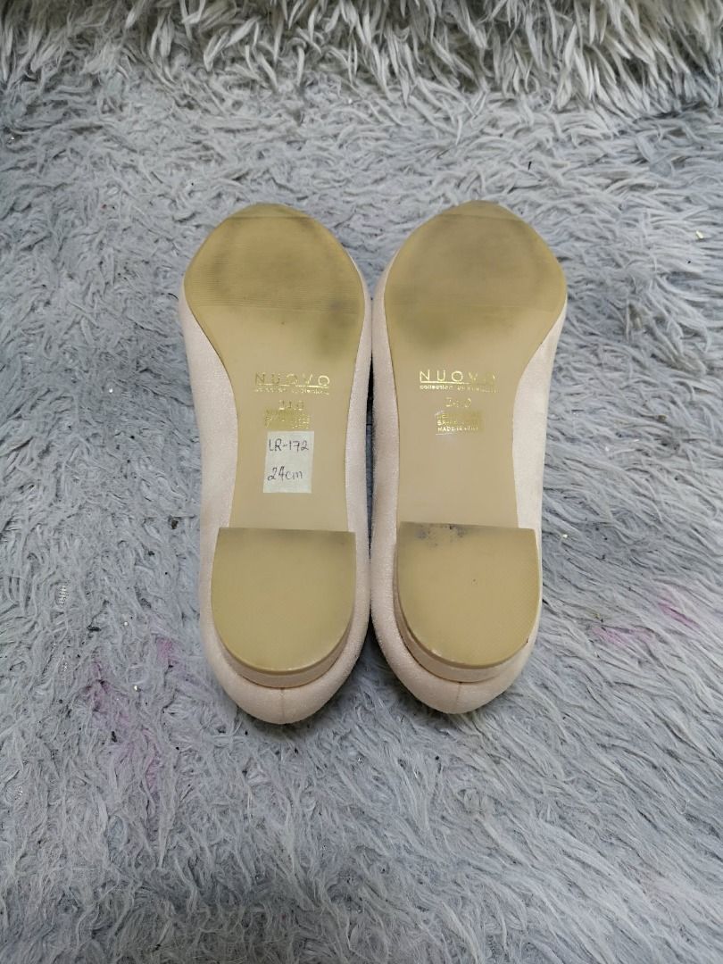 Cream Colored Pointed Toe Ballet Flat Shoes (Category: Flats & Sandals) located in Santa Cruz. Submitted by jmy_surplus.2 (Listing ID 1460566674, Image 2). Description: Size ; 24cm Color ; Cream Type ; Flats Brand ; No brand Material ; Leather Style ; Pointed Toe Slip On Ballet Flats LR 172 JMY 1 Batch #219.