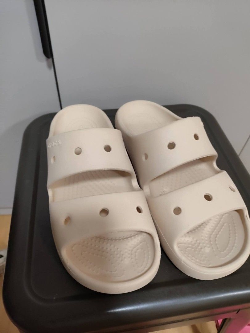 Crocs Beige Slides Sandals (Category: Slippers and slides) located in Cebu City. Submitted by hanasells_ig (Listing ID 1460570606, Image 3). Description: Preloved Orig Cross Sandal V2 1500 only Size m4 w6 Like new Rfa: decluttering Loc: near Mandaue foa.