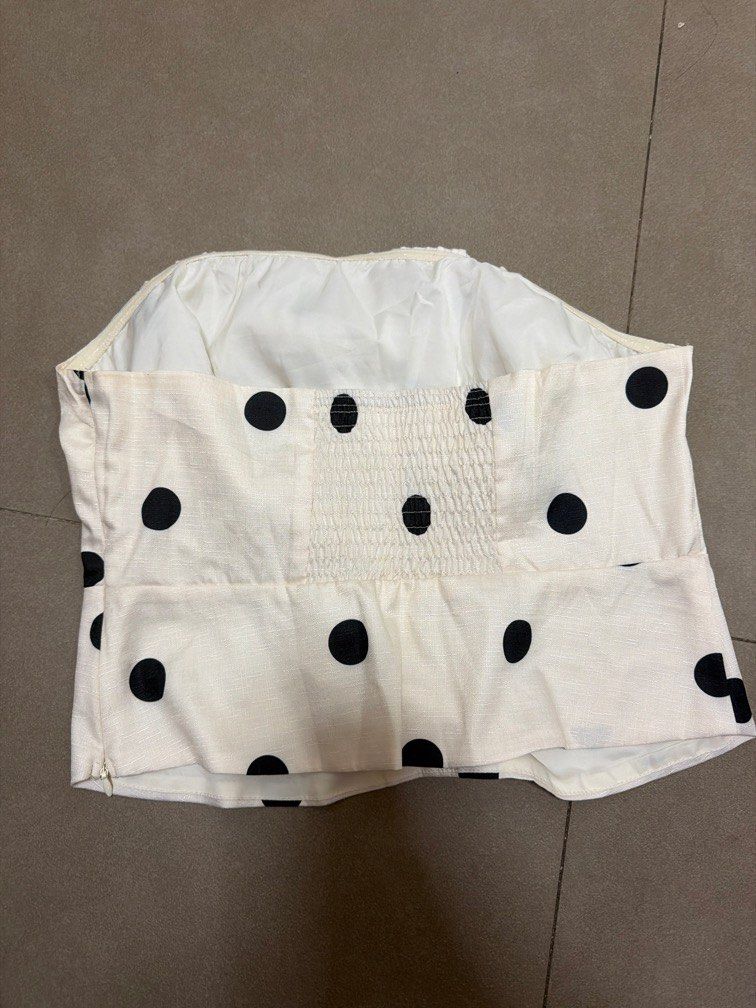 Cropped Polka Dot Tube Top (Category: Blouses) located in Mandaluyong City. Submitted by declutterwithcarmen (Listing ID 1460510537, Image 2). Description: .