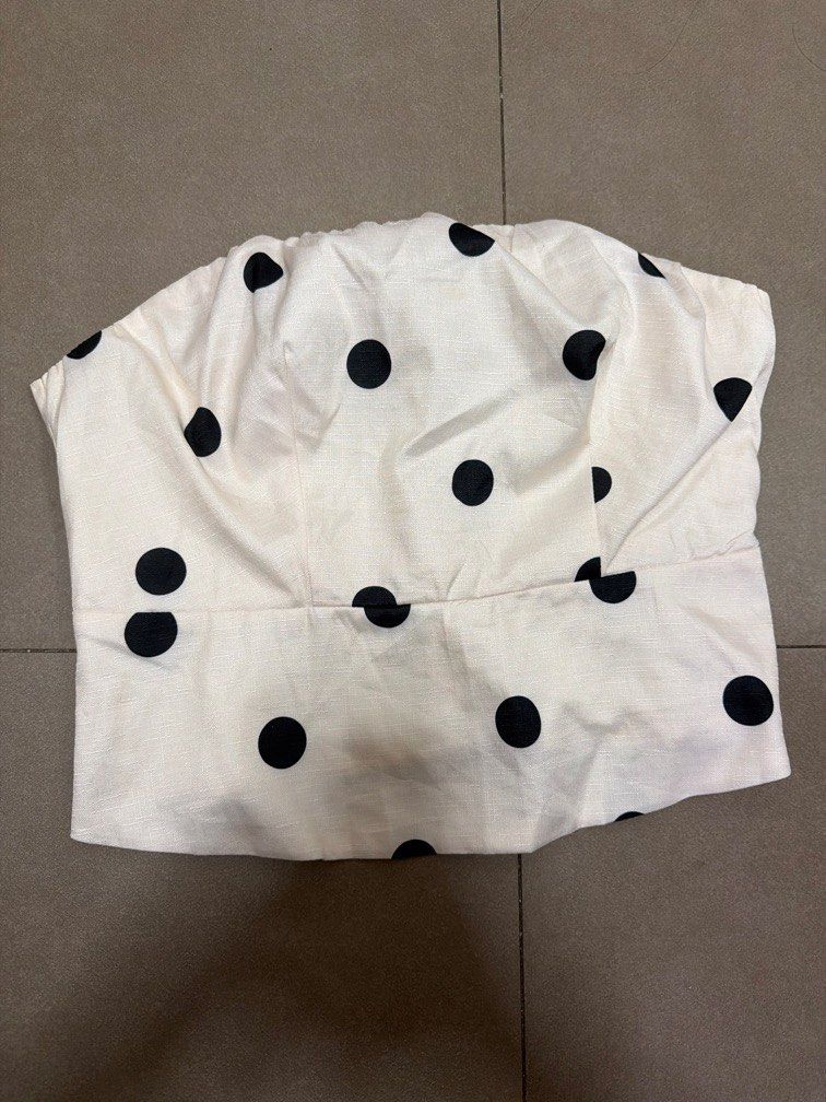 Cropped Polka Dot Tube Top (Category: Blouses) located in Mandaluyong City. Submitted by declutterwithcarmen (Listing ID 1460510537, Image 1). Description: .
