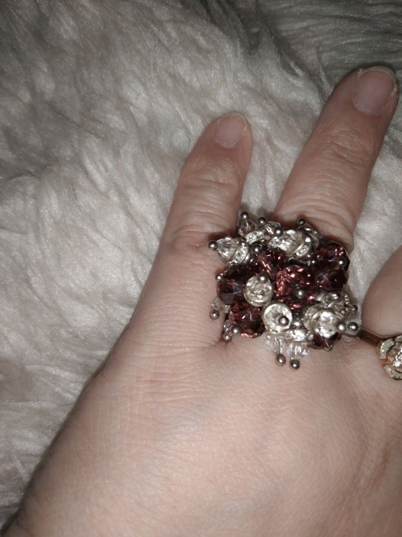 Crystal ring size 8 adjustable (Category: Rings) located in Quezon City. Submitted by eidorableshop (Listing ID 1460568068, Image 2). Description: .