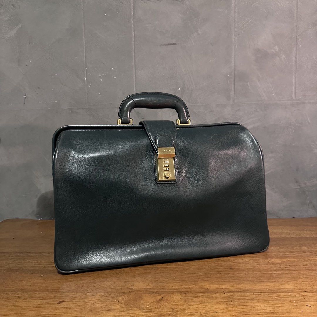 CÄSAR (Japan) Doctor’s Bag (Category: Briefcases) located in San Juan City. Submitted by Lexus.22 (Listing ID 1460651714, Image 1). Description: CÄSAR Doctor’s Bag 40 Genuine Leather combi lock working. L15.5” H9.5” W5”.