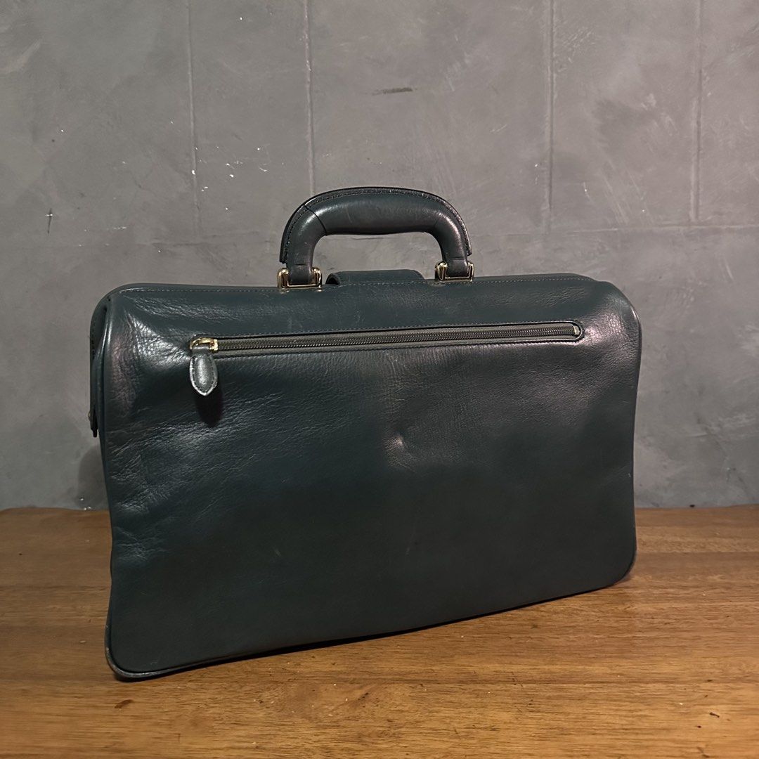 CÄSAR (Japan) Doctor’s Bag (Category: Briefcases) located in San Juan City. Submitted by Lexus.22 (Listing ID 1460651714, Image 3). Description: CÄSAR Doctor’s Bag 40 Genuine Leather combi lock working. L15.5” H9.5” W5”.