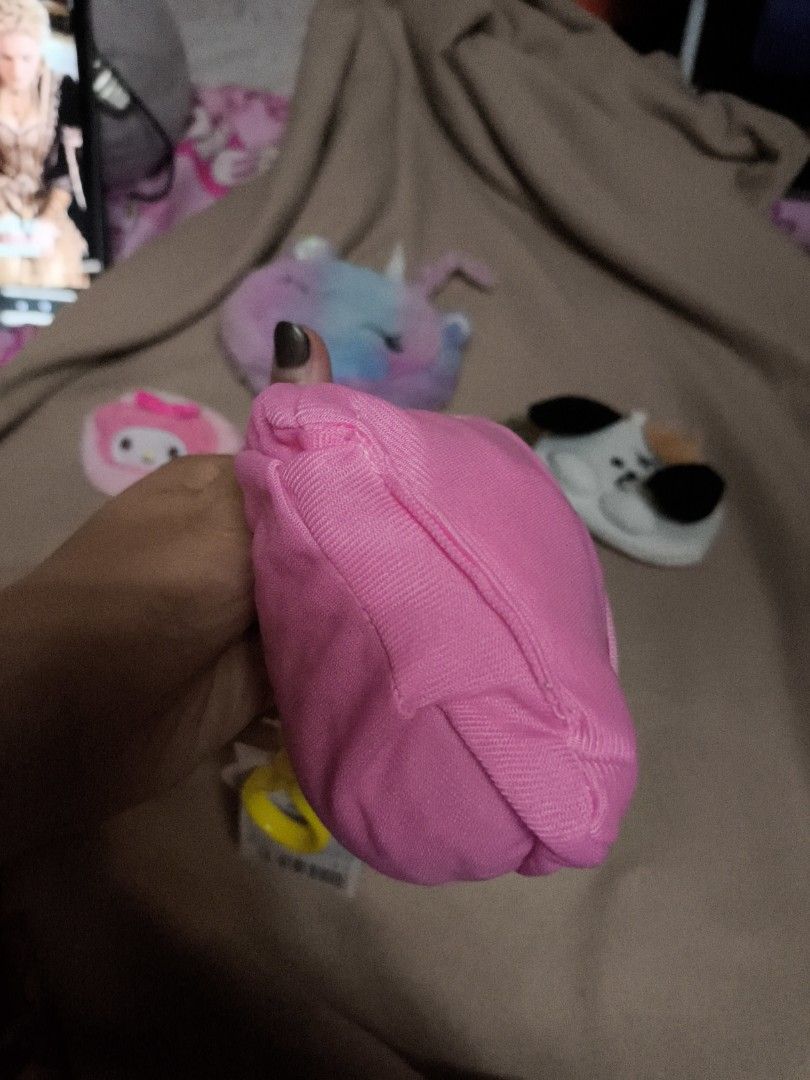 Cute Plush Coin Purse Keychain Holder (Category: Other Stationery & Craft) located in Manila. Submitted by ad002021 (Listing ID 1460569166, Image 2). Description: assorted coin purse, pouches and keychain.