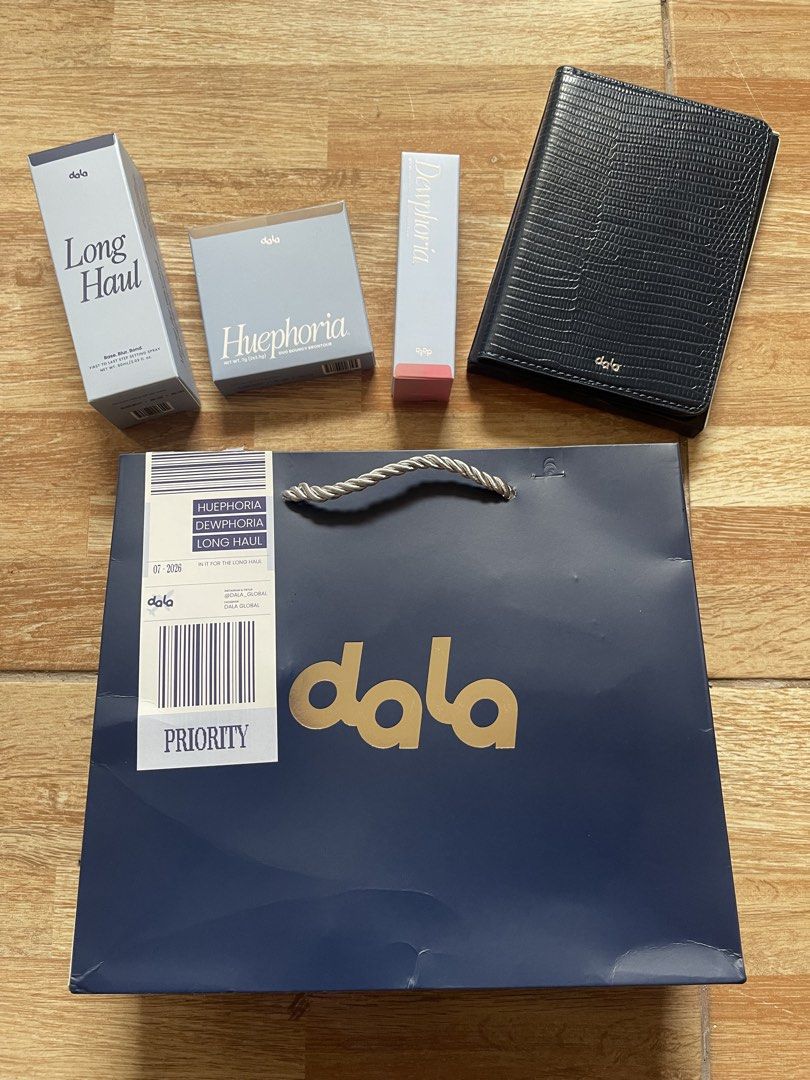 Dala Long Haul Manifest PR Kit (Category: Makeup) located in Calasiao. Submitted by shoparen14525 (Listing ID 1460565797, Image 1). Description: Inclusions: - Dewphoria Blush (Shade: Bare & Bloom, Swatched once only) - Brontour (Shade: Fade & Fawn, Brand New) - Setting Spray (Swatched once only) - Leather Passport Holder - Paperbag .