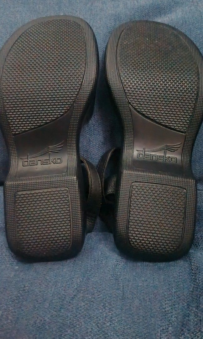 DANSKO Vintage sandals (Category: Sneakers & Footwear) located in Urdaneta. Submitted by bernalyn25 (Listing ID 1460509464, Image 3). Description: -DANSKO vintage sandals -Ankle strap leather sandals -From US -Never been used -Like new -It has thick leather uppers -With dense substantial base which is classic for vintage DANSKO footwear ( a little heavy but provides support).