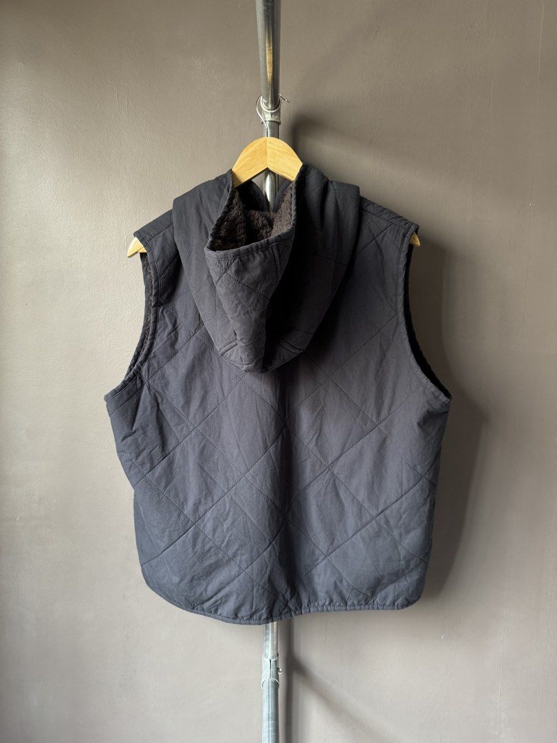 Danton - Quilted Vest with Hood (Category: Activewear) located in Cabuyao City. Submitted by _streetflavor (Listing ID 1460540021, Image 3). Description: Danton - Quilted Vest with Hood Excellent Size: fits Medium Length: 23/25 Width: 23 -699 pesos Dm.