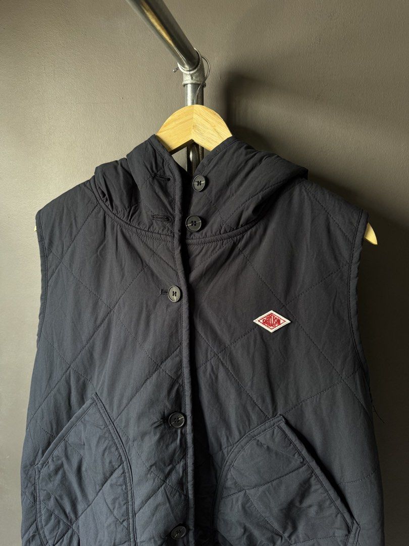 Danton - Quilted Vest with Hood (Category: Activewear) located in Cabuyao City. Submitted by _streetflavor (Listing ID 1460540021, Image 2). Description: Danton - Quilted Vest with Hood Excellent Size: fits Medium Length: 23/25 Width: 23 -699 pesos Dm.