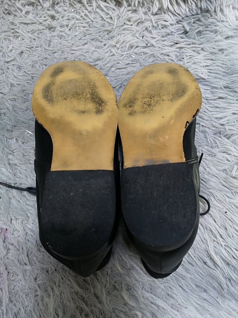 Dark Sole Smooth Finish Black leather Boots (Category: Boots) located in Santa Cruz. Submitted by jmy_surplus.2 (Listing ID 1460568759, Image 2). Description: Size ; 24cm Color ; Black Type ; Boots Brand ; No brand Material ; Leather Style ; Black leather Ankle Boots LR 172 JMY 1 Batch #219.