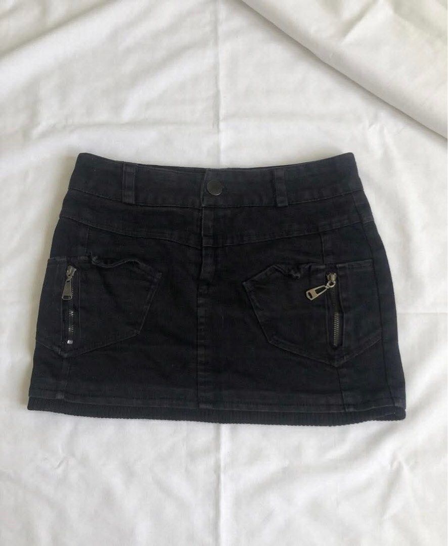 ♰ grunge cargo pocket mini skirt ♰ (Category: Skirts) located in Manila. Submitted by 7im9n (Listing ID 1460706606, Image 1). Description: utility/cargo-inspired design with multiple pockets + zipper details. perfect for layering and edgy grunge fits!.