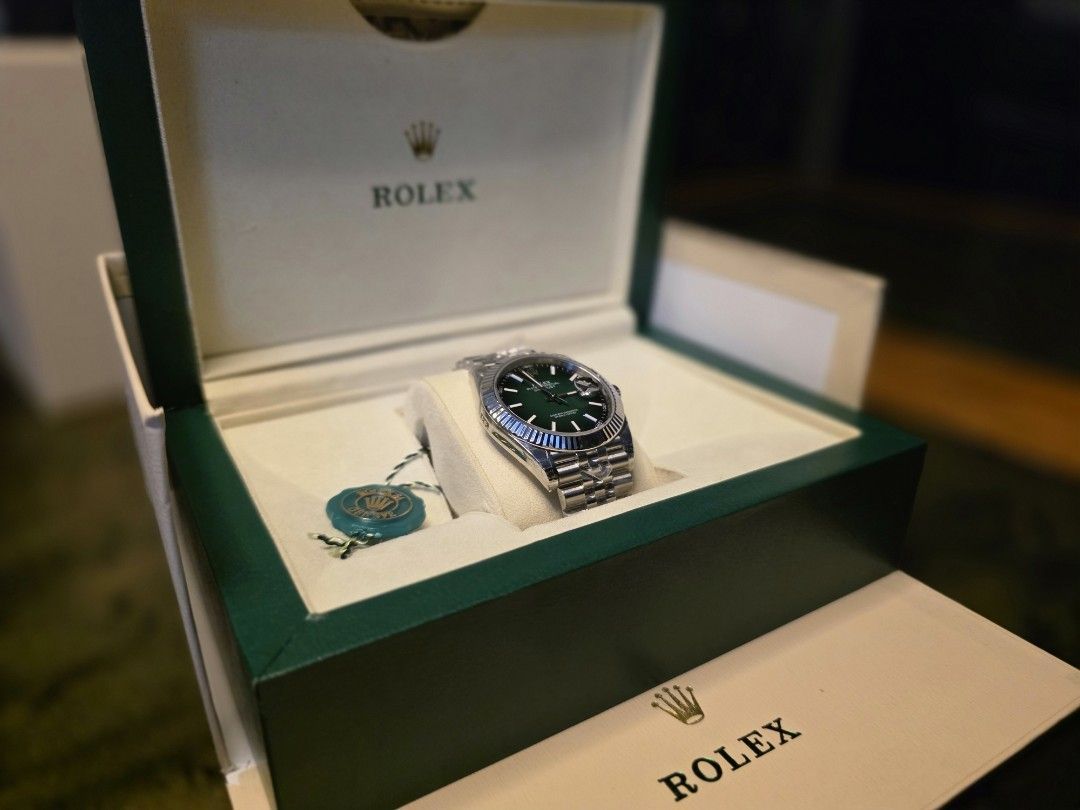 Datejust 41mm Green Ombre (Category: Luxury Watches) located in Mandaluyong City. Submitted by majorkonig (Listing ID 1456921591, Image 2). Description: - 41mm Datejust - Green Ombre - Fluted bezel - 904L Steel Jubilee bracelet (Message for actual pics).