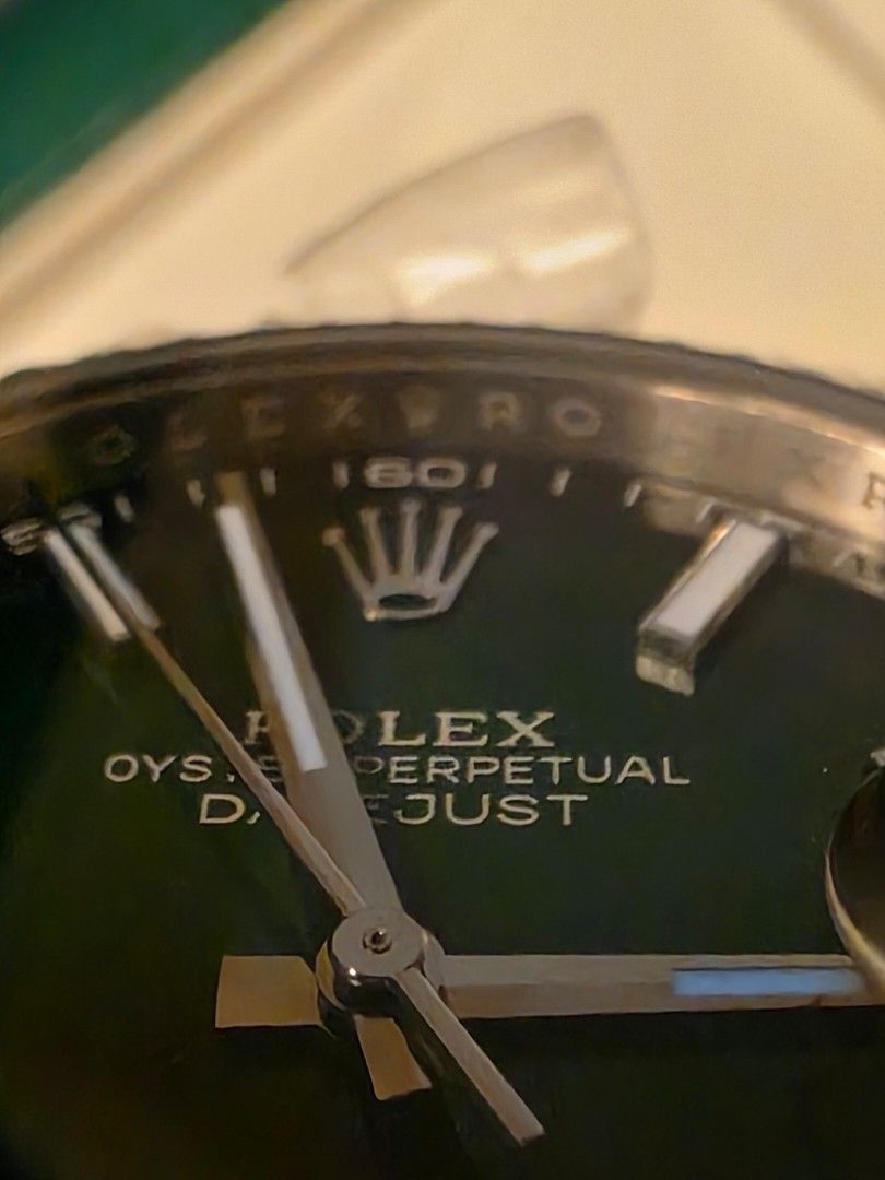 Datejust 41mm Green Ombre (Category: Luxury Watches) located in Mandaluyong City. Submitted by majorkonig (Listing ID 1456921591, Image 3). Description: - 41mm Datejust - Green Ombre - Fluted bezel - 904L Steel Jubilee bracelet (Message for actual pics).