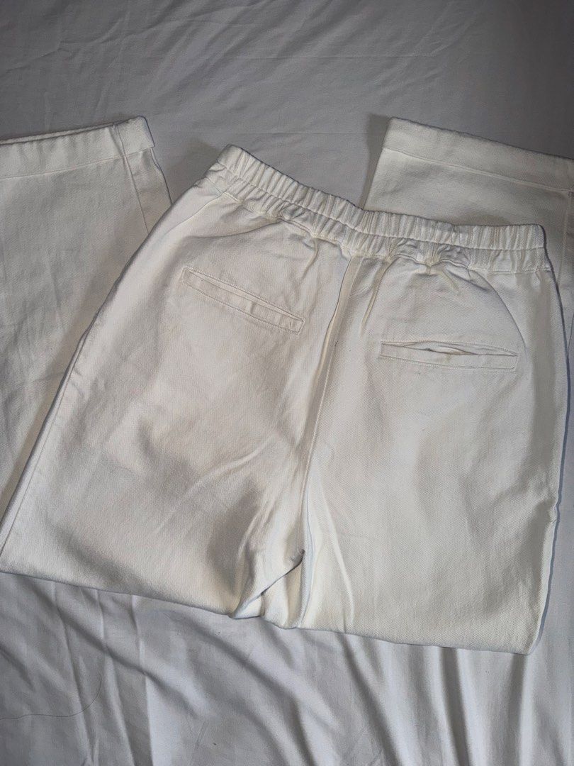 Dazy Women’s White Pants (Category: Jeans) located in Manila. Submitted by prelovedby818 (Listing ID 1460573481, Image 1). Description: .