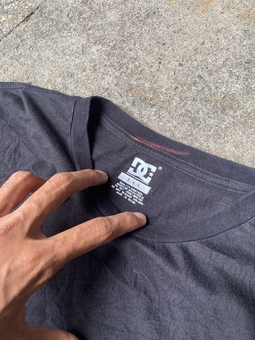Dc logo tee (Category: Activewear) located in Las Pinas. Submitted by mark2k05 (Listing ID 1460550738, Image 2). Description: Size Lage.