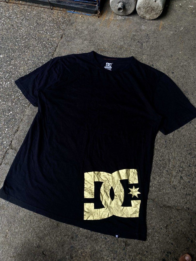Dc logo tee (Category: Activewear) located in Las Pinas. Submitted by mark2k05 (Listing ID 1460550738, Image 1). Description: Size Lage.
