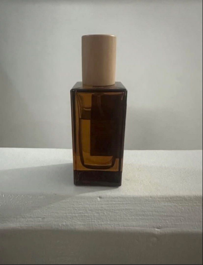 D'CAPRA (Aventus Inspired) (Category: Fragrance & Deodorants) located in Taguig. Submitted by mrndnts (Listing ID 1460655260, Image 2). Description: - D'CAPRA Chypre Fruity Fragrance - Extrait de Parfum concentration - 50ml bottle size - Elegant amber glass bottle with a wooden cap - Ideal for everyday wear.