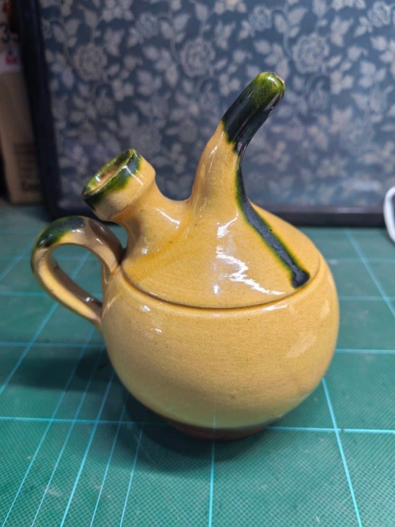 Decorative Earthenware Oil Cruet (Category: Other Kitchenware & Tableware) located in Cebu City. Submitted by dudes_villanueva (Listing ID 1460714833, Image 2). Description: Decorative Earthenware Oil Cruet In excellent condition — no cracks or chips. Product Description Decorative oil bowl with a handcrafted design. - Finished in earth and yellow tones. - Oli inscription on the body. - Handle and beak with green details. Color: Yellow, Green, an