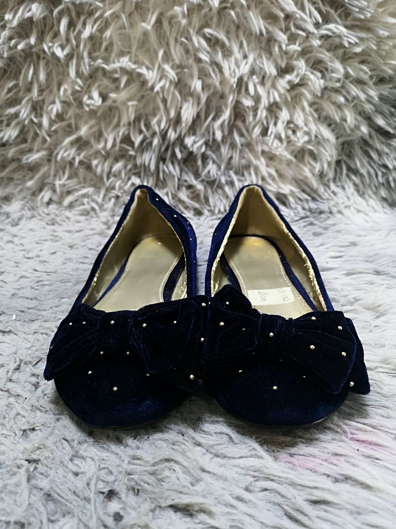 Decorative Polka Dotted Flat Shoes (Category: Flats & Sandals) located in Santa Cruz. Submitted by jmy_surplus.2 (Listing ID 1460563273, Image 2). Description: Size ; 21cm Color ; Black Type ; Flats Brand ; No Brand Material ; Synthetic Style ; Round Toe Ballet Flat Shoes LR 172 JMY 1 Batch #219.