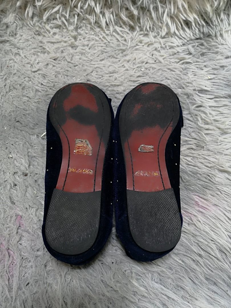 Decorative Polka Dotted Flat Shoes (Category: Flats & Sandals) located in Santa Cruz. Submitted by jmy_surplus.2 (Listing ID 1460563273, Image 3). Description: Size ; 21cm Color ; Black Type ; Flats Brand ; No Brand Material ; Synthetic Style ; Round Toe Ballet Flat Shoes LR 172 JMY 1 Batch #219.