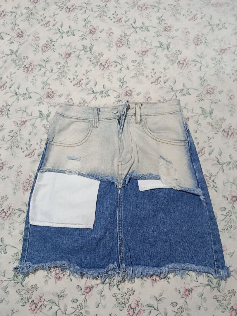 DENIM SKIRT (Category: Skirts) located in Manila. Submitted by itzme_acquaria (Listing ID 1460597731, Image 1). Description: Waistline : 24 - 25.