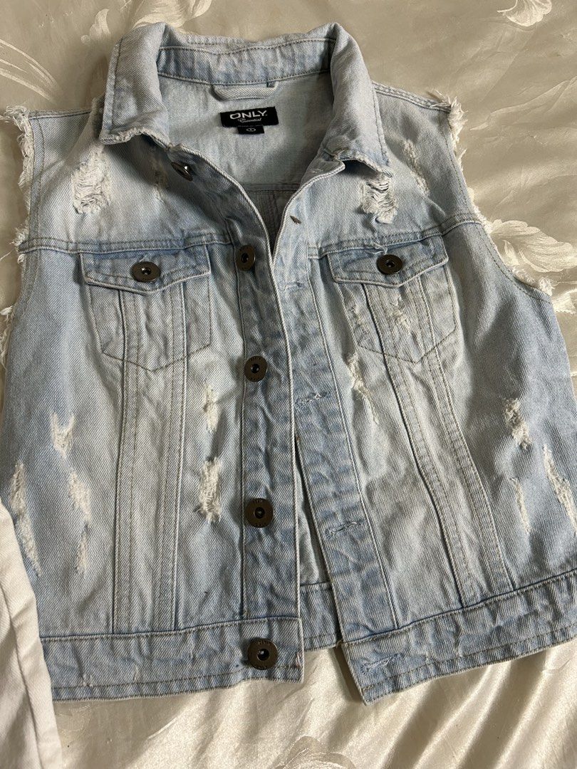 Denim top 2 pcs (Category: Sleeveless) located in Quezon. Submitted by duculanjay (Listing ID 1460599516, Image 3). Description: For 10-12 years old and kasya xs-small May yellowish sa may collar yung white, check last picture Please add sf.