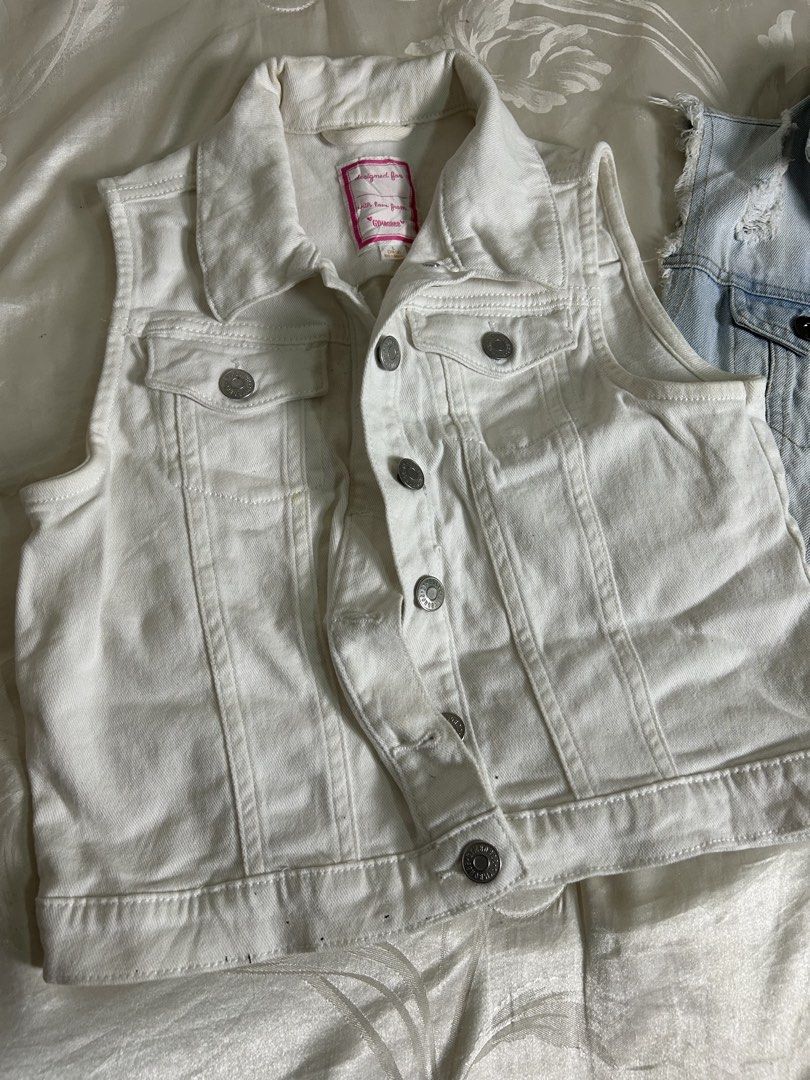Denim top 2 pcs (Category: Sleeveless) located in Quezon. Submitted by duculanjay (Listing ID 1460599516, Image 2). Description: For 10-12 years old and kasya xs-small May yellowish sa may collar yung white, check last picture Please add sf.