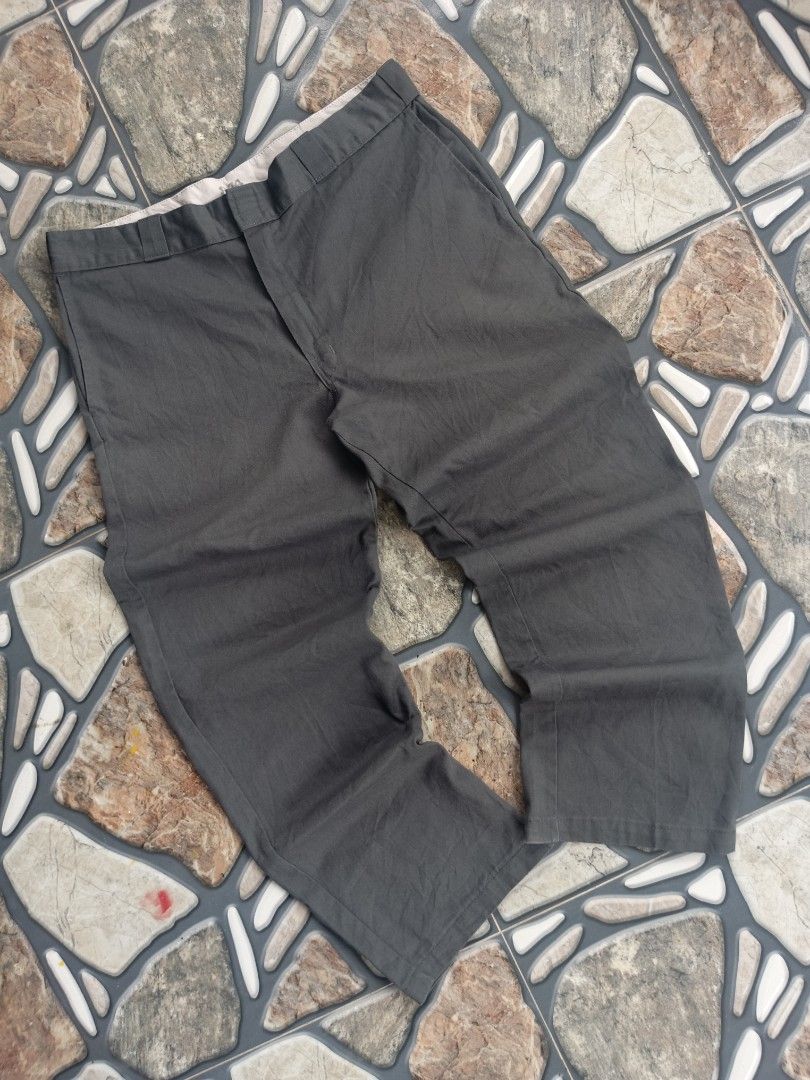Dickies 874 Chino baggy pants (Category: Jeans) located in Baggao. Submitted by thriftislife123 (Listing ID 1460508379, Image 2). Description: w:38 l:41 leg open:10 issue:heel drag off/legit pm for more details.