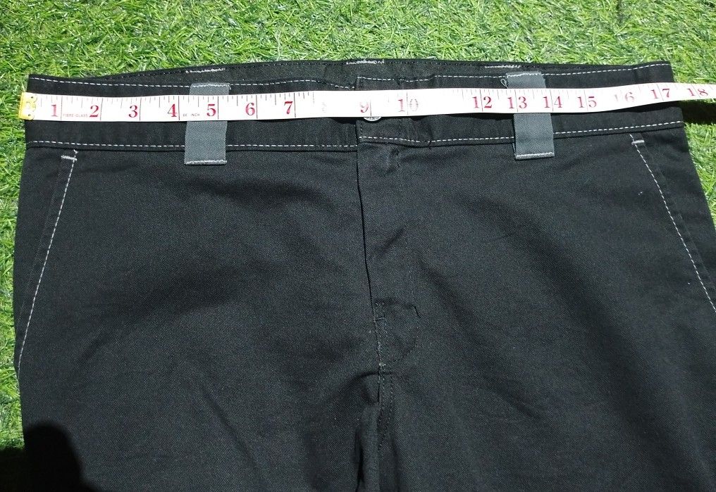 Dickies Black Cargo Pants Work wear Style with multiple utility pockets (Category: Jeans) located in Manila. Submitted by patrickjos06722 (Listing ID 1460687945, Image 3). Description: - Classic black Dickies cargo pants - Durable workwear style - Multiple pockets for convenience - Features contrast stitching - Grey pocket accents - Waist measures approx. 32 inches flat - Length is around 39 from top to bottom - Leg opening measures approx. 8 inc