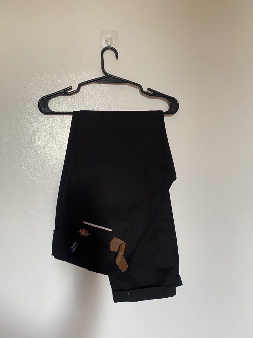 Dickies pants (Category: Trousers) located in San Fernando. Submitted by ajinomotooo (Listing ID 1460637582, Image 1). Description: length-37" leg width- 8 1/2" width-17 1/2" .