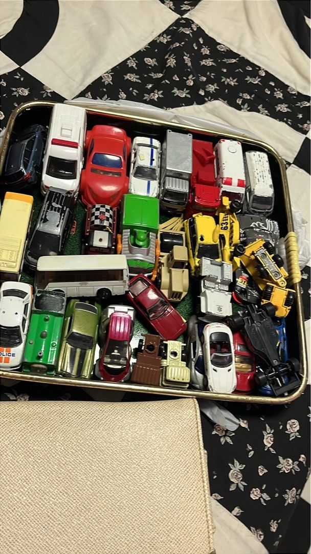 Diecast cars (Category: Kids Toys) located in Calasiao. Submitted by xwbj4ycjw975281 (Listing ID 1460525551, Image 1). Description: ₱1600 take all onhand as is .