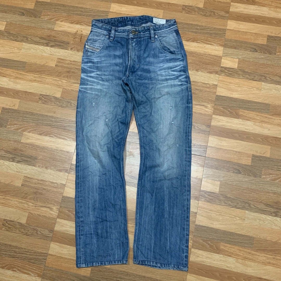 Diesel straight cut jeans (Category: Jeans) located in Valencia. Submitted by kentmorgia.462 (Listing ID 1460670832, Image 2). Description: .