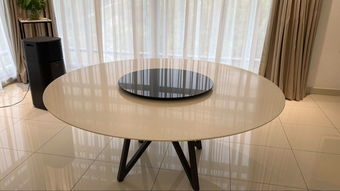 Dining Table (Category: Tables & Sets) located in Cheras. Submitted by noblewater78 (Listing ID 1460519758, Image 1). Description: Dinning Table with lazy susan Diamater180cm×(H)75cm RM3000 NOW RM999.