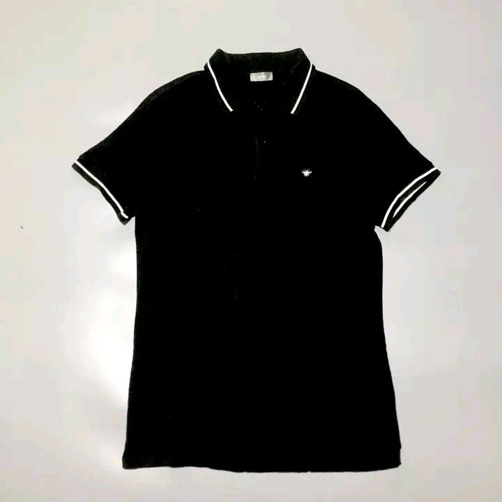 Dior Black Polo Shirt with White Trim (Category: Tshirts & Polo Shirts ) located in Calbayog City. Submitted by taking-candy.ph (Listing ID 1460656372, Image 1). Description: - Classic black Dior polo shirt - White piping on collar and sleeves - Small embroidered logo on chest - Button closure at neck - Made in Italy - Size L.