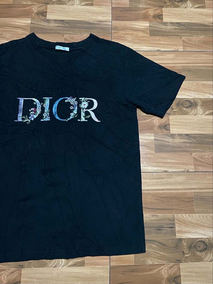 DIOR FLOWER EMBROIDERED SHIRT (Category: Blouses) located in Nabua. Submitted by supermix5119 (Listing ID 1460648215, Image 3). Description: Dior Flower embroidered Shirt Fit Small Length:26 Width:19 Very Good Condition 600+Sf.