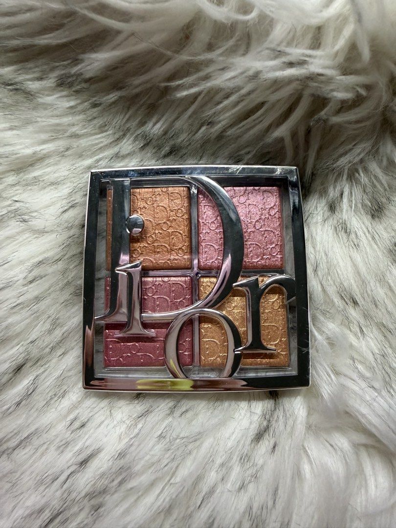 Dior Highlighter Palette Bnew (Category: Makeup) located in Bulacan. Submitted by karisma_noverra (Listing ID 1460652710, Image 1). Description: Brand new no box.