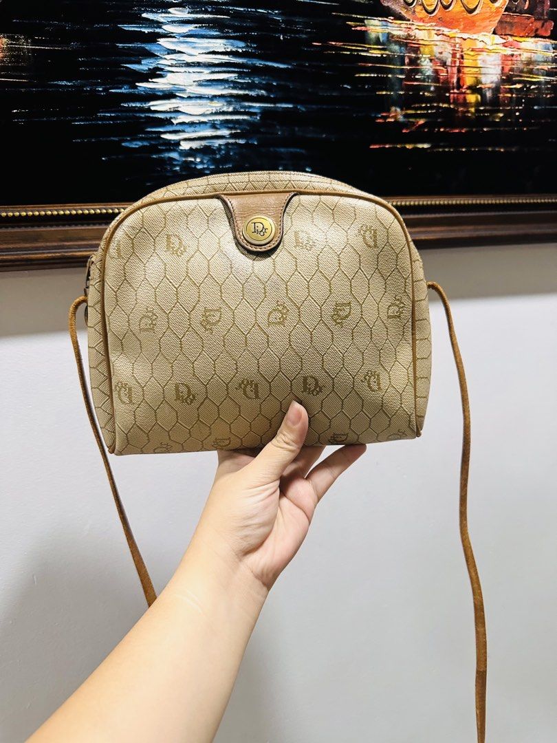 Dior honeycomb sling bag (Category: Luxury Bags & Wallets) located in Batangas. Submitted by stopandshopforluxury (Listing ID 1460713847, Image 1). Description: Guaranteed Original 💯 With sign of use sa strap, it has superfacial cracking sa unahan pero hindi mapuputol. Pwede din palitan ng strap. ❤️ Bag itself is bery presentable. can send more photos upon request. What you see is what you get. Shipping via Lalamove, J&T, and LBC Disclaimer: Thi
