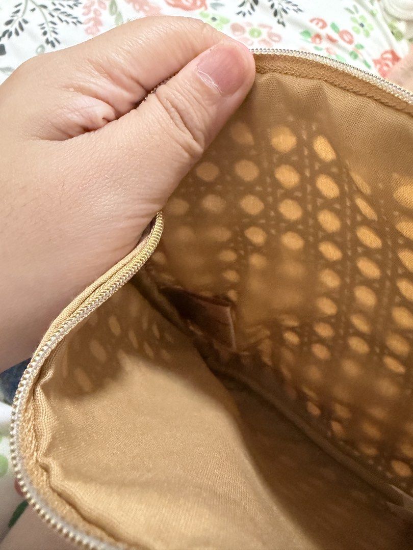 DIOR POUCH (Category: Luxury Bags & Wallets) located in Bulacan. Submitted by annebulaclac (Listing ID 1460635738, Image 3). Description: GWP DIOR POUCH. Used once! .