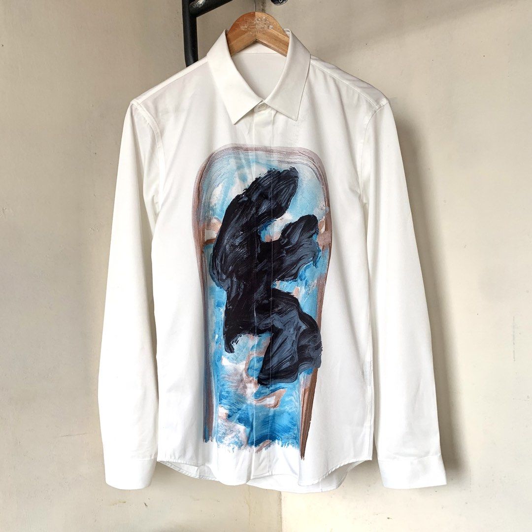 DIOR x PETER DOIG AW21 (Category: Luxury Apparel) located in Cebu City. Submitted by thegoodleftovers (Listing ID 1460558379, Image 1). Description: DIOR x PETER DOIG AW2021 Silk linen material •Condition: 9.5/10 •Color rate: 9.5/10 •Issue: missing necktag •Size: Medium - Large Length 28.5 inches Width 20.5 inches Php + sf 📩 more details Cebu City.