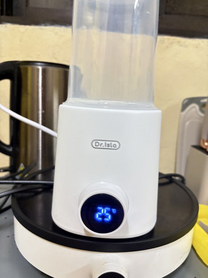 Dr Isla Bottle Warmer (Category: Breastfeeding & Bottle Feeding) located in Quezon City. Submitted by alexiszowie (Listing ID 1460556816, Image 3). Description: Used Twice only, bought basically for breast milk but unfortunately hindi po nabiyayaan ng breast milk. Price still negotiable.