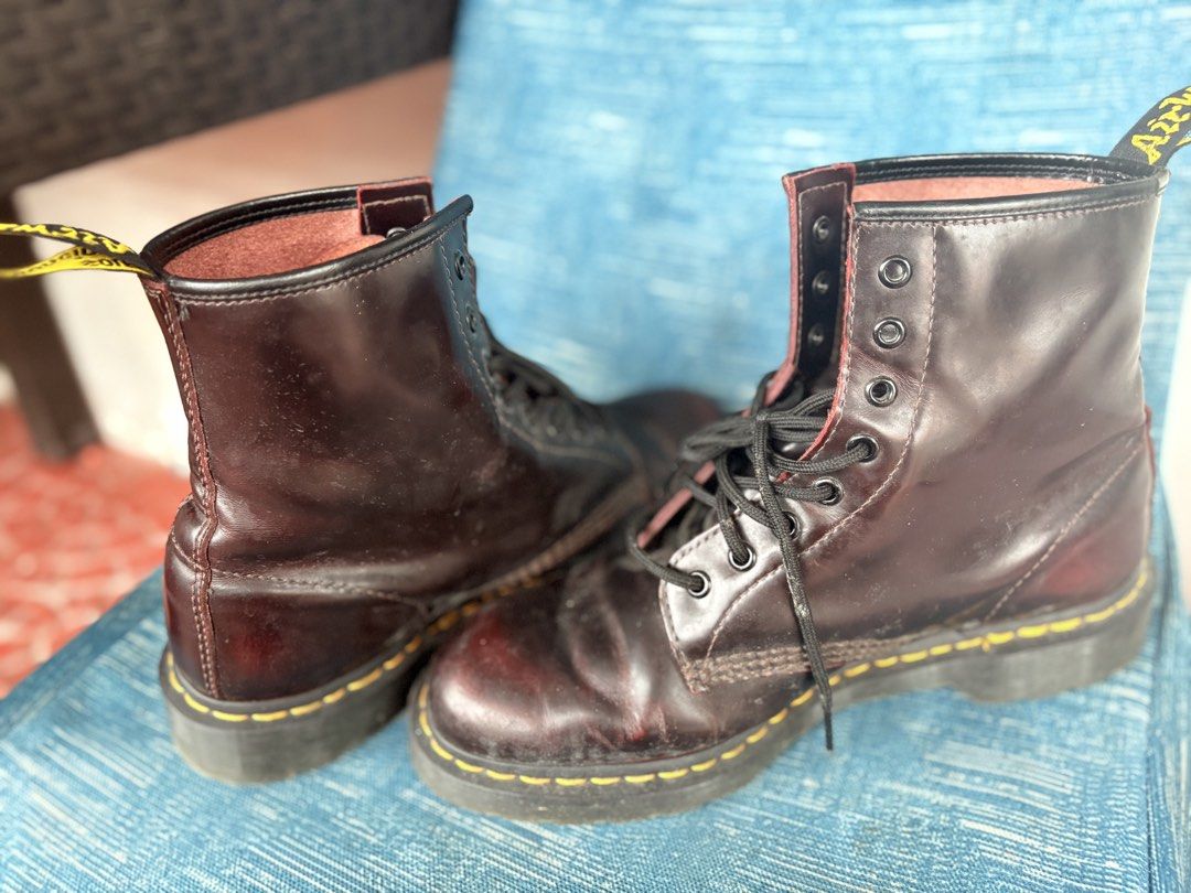Dr. Martens Air Cushion Sole (Category: Casual Shoes) located in Manila. Submitted by ivydiabordo (Listing ID 1460615429, Image 2). Description: Original Needs minimal cleaning.