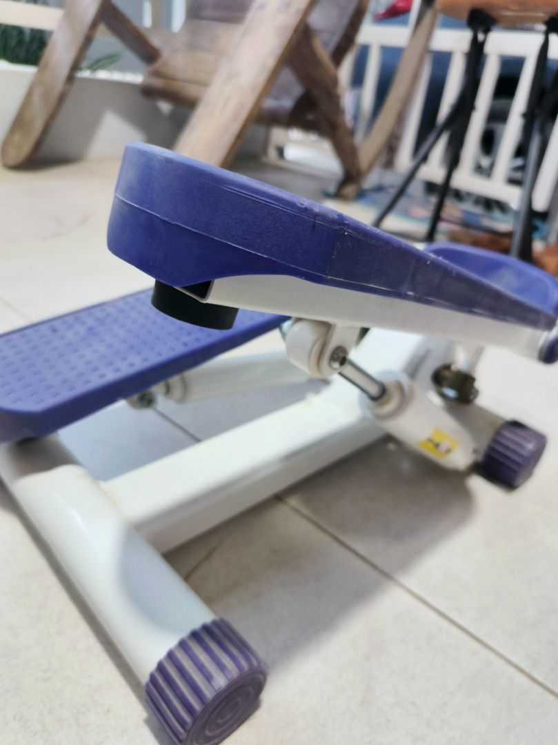 D-SANTE Stepper Exercise Machine (Category: Cardio & Fitness Machines) located in San Leonardo. Submitted by burgossanleonardo.12345 (Listing ID 1460684272, Image 1). Description: - Compact stepper, perfect for home workouts. - Easy to use and store. - Excellent for cardio and leg toning. - Minor scuffs from storage, but fully functional..