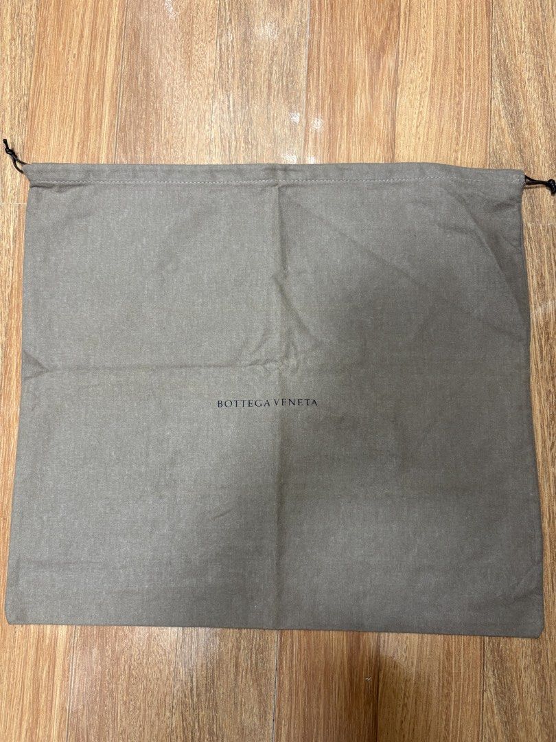 Dustbag bottegzzzz (Category: Luxury Bags & Wallets) located in Los Banos. Submitted by ditasbautista2329 (Listing ID 1460510251, Image 1). Description: OG dustbag botteggzzz Super kapal Malaki Excellent condition.