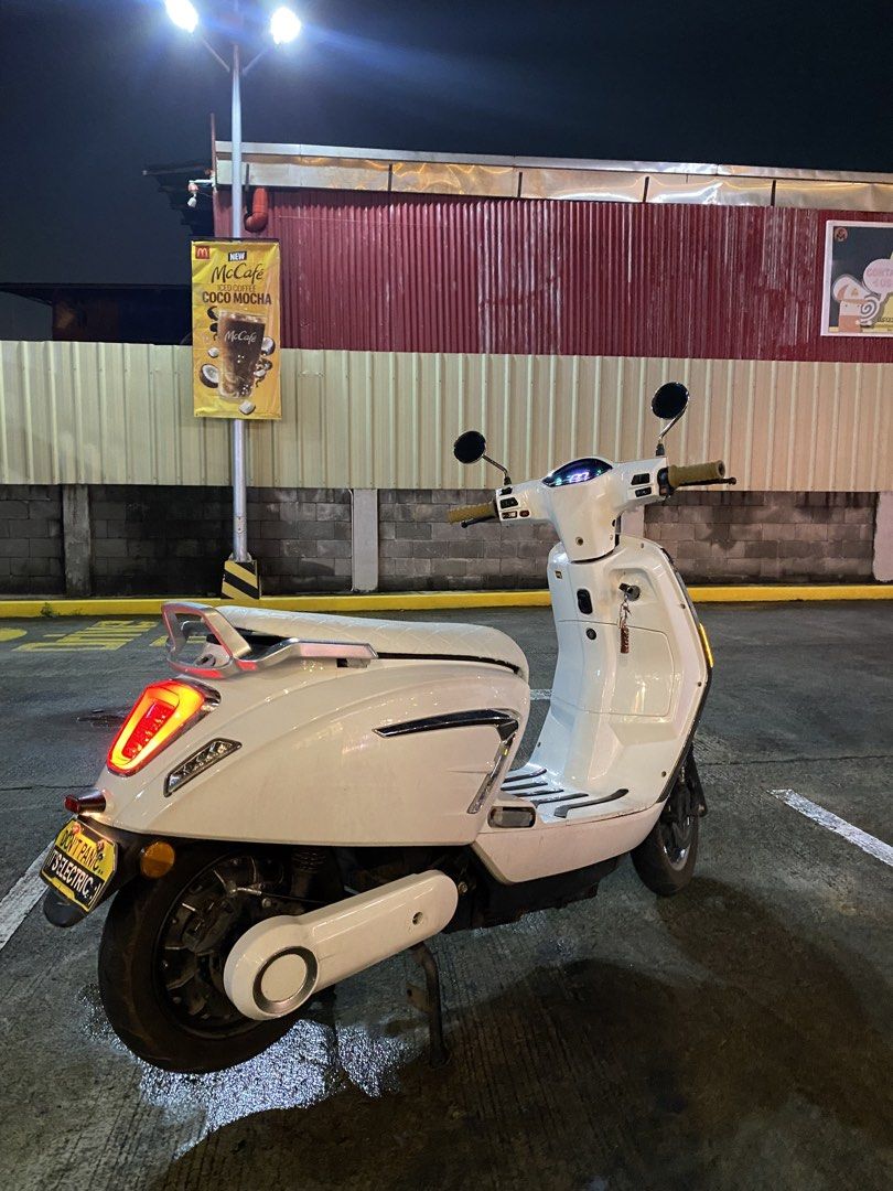 EBIKE NWOW WSP (Category: Motorbikes for Sale) located in Manila. Submitted by zenturtle_078be7 (Listing ID 1460689703, Image 3). Description: NWOW WSP — WHITE | FOR SALE UNIT DETAILS • NWOW WSP White • 72V 32Ah Lead-Acid Battery • 1500W Motor • Estimated Range: 80–110 KM • Top Speed: 50–55 KM/H • Load Capacity: 150 KG • Lady Owner • Complete Papers • 2 Keys KASAMA SA UNIT • Original Charger • Extension • Kapote / Helmet • Bag • 2 Keys CONDITION 