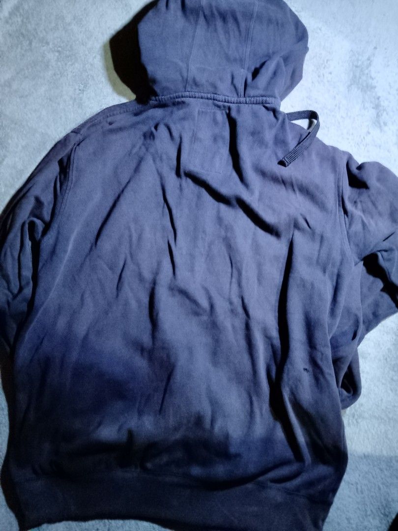 Ecko Unltd. 1972 Zip-Up Hoodie (Category: Coats, Jackets and Outerwear) located in La Trinidad. Submitted by stale_cltv (Listing ID 1460658755, Image 2). Description: - Navy blue Ecko Unltd. zip-up hoodie - Size: Medium - Features iconic Ecko logo and '1972' graphic on the front - Includes a front pocket and hood - Ideal for casual wear.